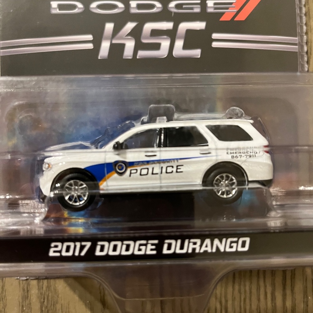 Greenlight 1/64 Scale 2017 Dodge Durango KSC Police - Picture 2 of 5